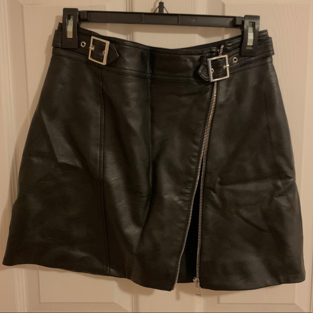 TOPSHOP faux leather mini skirt size 8